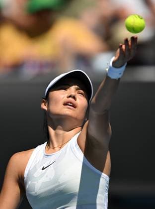TENNIS AUSTRALIAN OPEN, Emma Raducanu of Great Britain prepares to serve during her round 1 match against Ekaterina Alexandrova of Russia during the 2025 Australian Open at Melbourne Park in Melbourne, Tuesday, January 14, 2025. ( NO ARCHIVING, EDITORIAL USE ONLY, NO USE IN BOOKS WITHOUT CONSENT MELBOURNE VICTORIA AUSTRALIA  Copyright: xLUKASxCOCHx 20250114180482218552