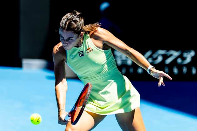 MELBOURNE, VIC - JANUARY 14: Emma Navarro of the United States of America in action during Round 1 of the 2025 Australian Open on January 14 2025, at Melbourne Park in Melbourne, Australia. (Photo by Jason Heidrich Icon Sportswire) TENNIS: JAN 14 Australian Open EDITORIAL USE ONLY Icon250114003
