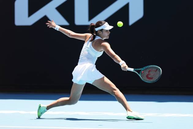 Emma Raducanu of Great Britain hits a backhand Australian Open, Day Three, Tennis, Melbourne Park, Melbourne, Australia - 14 Jan 2025  Copyright: xRachelxBach Shutterstockx 15098467ab