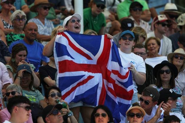 Fans cheer on Emma Raducanu of Great Britain Australian Open, Day Three, Tennis, Melbourne Park, Melbourne, Australia - 14 Jan 2025  Copyright: xRachelxBach Shutterstockx 15098467aa
