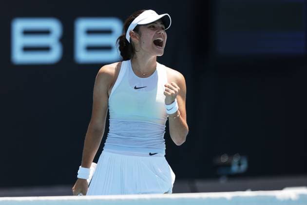 Emma Raducanu of Great Britain celebrates winning the match Australian Open, Day Three, Tennis, Melbourne Park, Melbourne, Australia - 14 Jan 2025  Copyright: xRachelxBach Shutterstockx 15098467ae
