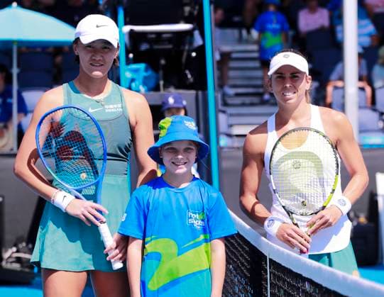 (250114) -- MELBOURNE, Jan. 14, 2025 -- Wang Xiyu (L) and Julia Grabher (R) pose for photos before the women s singles first round match between Wang Xiyu of China and Julia Grabher of Austria at Australian Open tennis tournament in Melbourne, Australia, Jan. 14, 2025. ) (SP)AUSTRALIA-MELBOURNE-TENNIS-AUSTRALIAN OPEN-DAY 3 MaxPing 