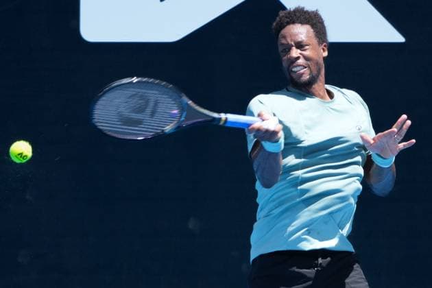 January 14, 2025: GAEL MONFILS of France in action against 30th seed GIOVANNI MPETSHI PERRICARD of France on Court 3 in a Men s Singles 1st round match on day 3 of the 2025 Australian Open in Melbourne, Australia. Cal Media Melbourne Australia - ZUMAc04_ 20250114_faf_c04_027 Copyright: xSydneyxLowx