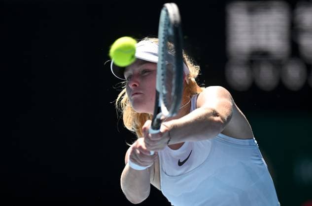 TENNIS AUSTRALIAN OPEN, Emerson Jones of Australia returns during her round 1 match against Elena Rybakina of Kazakhstan during the 2025 Australian Open at Melbourne Park in Melbourne, Tuesday, January 14, 2025. ( NO ARCHIVING, EDITORIAL USE ONLY, NO USE IN BOOKS WITHOUT CONSENT MELBOURNE VICTORIA AUSTRALIA  Copyright: xLUKASxCOCHx 20250114163973354798