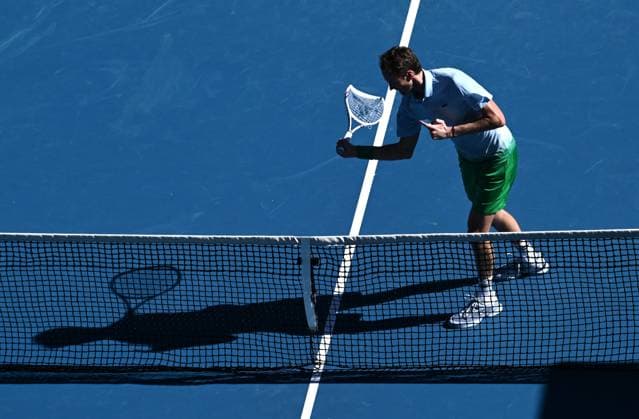 TENNIS AUSTRALIAN OPEN, Daniil Medvedev of Russia smashes his racket during his round 1 match against Kasidit Samrej of Thailand during the 2025 Australian Open at Melbourne Park in Melbourne, Tuesday, January 14, 2025. ( NO ARCHIVING, EDITORIAL USE ONLY, NO USE IN BOOKS WITHOUT CONSENT MELBOURNE VICTORIA AUSTRALIA  Copyright: xJOELxCARRETTx 20250114167915953159