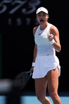 Emma Raducanu during her first round match Australian Open, Day Three, Tennis, Melbourne Park, Melbourne, Australia - 14 Jan 2025  Copyright: xEllaxLing Shutterstockx 15098469g