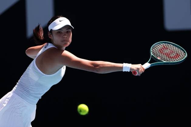 Emma Raducanu during her first round match Australian Open, Day Three, Tennis, Melbourne Park, Melbourne, Australia - 14 Jan 2025  Copyright: xEllaxLing Shutterstockx 15098469q