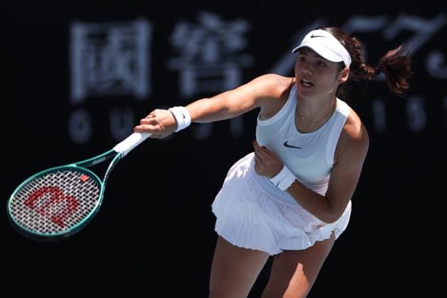Emma Raducanu during her first round match Australian Open, Day Three, Tennis, Melbourne Park, Melbourne, Australia - 14 Jan 2025  Copyright: xEllaxLing Shutterstockx 15098469aa