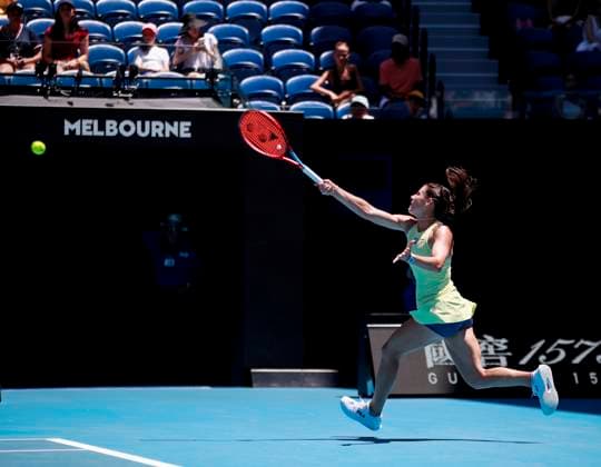 (250114) -- MELBOURNE, Jan. 14, 2025 -- Emma Navarro hits a return during the women s singles first round match between Emma Navarro and Peyton Stearns of the United States at Australian Open tennis tournament in Melbourne, Australia, Jan. 14, 2025. ) (SP)AUSTRALIA-MELBOURNE-TENNIS-AUSTRALIAN OPEN-DAY 3 MaxPing 