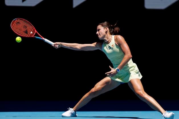 (250114) -- MELBOURNE, Jan. 14, 2025 -- Emma Navarro hits a return during the women s singles first round match between Emma Navarro and Peyton Stearns of the United States at Australian Open tennis tournament in Melbourne, Australia, Jan. 14, 2025. ) (SP)AUSTRALIA-MELBOURNE-TENNIS-AUSTRALIAN OPEN-DAY 3 MaxPing 