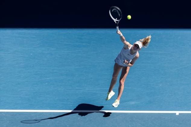 (250114) -- MELBOURNE, Jan. 14, 2025 -- Emerson Jones hits a return during the women s singles first round match between Elena Rybakina of Kazakhstan and Emerson Jones of Australia at Australian Open tennis tournament in Melbourne, Australia, Jan. 14, 2025. (Photo by Xinhua) (SP)AUSTRALIA-MELBOURNE-TENNIS-AUSTRALIAN OPEN-DAY 3 HuxJingchen 