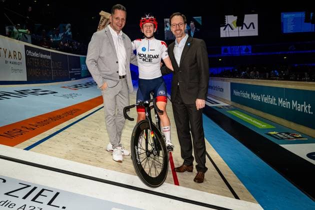 BRAUßE Franziska Sixdays Bremen 2025 Team 1 BRAUßE Franziska GER Red Award Ceremony Medal Ceremony Podium Landscape horizontal Landscape Event Event Sixdays Bremen 2025 Category Category Cycling Track Cycling Sixdays Elite Women Location Location Europe Germany Bremen ÖVB Arena Discipline Points Race Distance m Date Date 13 01 2025 Monday Day 4