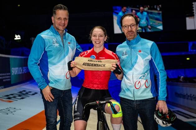 NELSON Lucy Sixdays Bremen 2025 Team 6 NELSON Lucy GBR Red Award Ceremony Medal Ceremony Podium Day of Schools Landscape horizontal Landscape Event Event Sixdays Bremen 2025 Category Category Cycling Track Cycling Sixdays Elite Women Location Location Europe Germany Bremen ÖVB Arena Discipline Distance m Date Date 13 01 2025 Monday Day 4