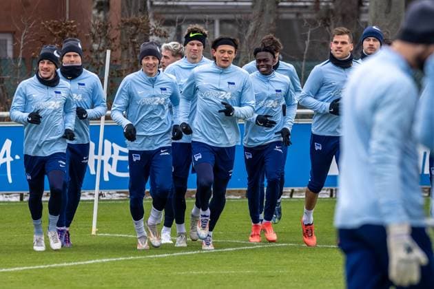 14 01 2025, Berlins Fabian Reese 5 v r warms up with his team colleagues during training with Bundesliga club Hertha BSC Berlin Training Hertha BSC
