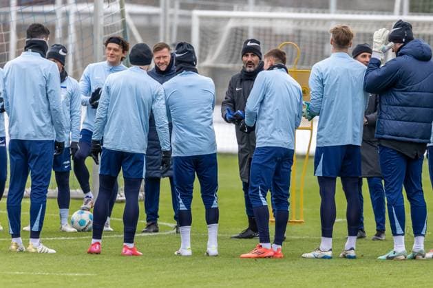 14 01 2025,Training session Hertha BSC Coach Cristian Fiel of Hertha BSC discusses with his team Training Hertha BSC