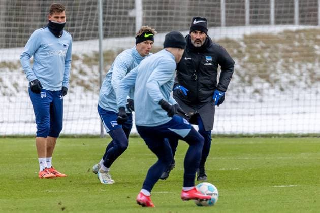 14 01 2025,Training session Hertha BSC Coach Cristian Fiel of Hertha BSC trains with his team on the training pitch Training Hertha BSC