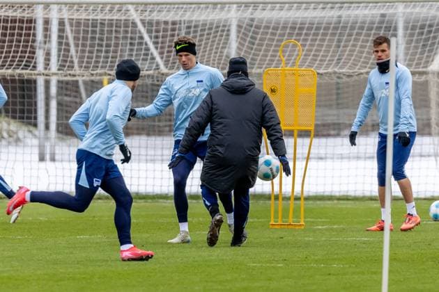 14 01 2025,Training session Hertha BSC Coach Cristian Fiel of Hertha BSC trains with his team on the training pitch Training Hertha BSC