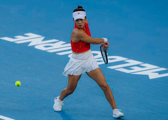 (250114) -- MELBOURNE, Jan. 14, 2025 -- Wei Sijia hits a return during the women s singles first round match between Wei Sijia of China and Jasmine Paolini of Italy at Australian Open tennis tournament in Melbourne, Australia, Jan. 14, 2025. (Photo by Xinhua) (SP)AUSTRALIA-MELBOURNE-TENNIS-AUSTRALIAN OPEN ChuxChen 