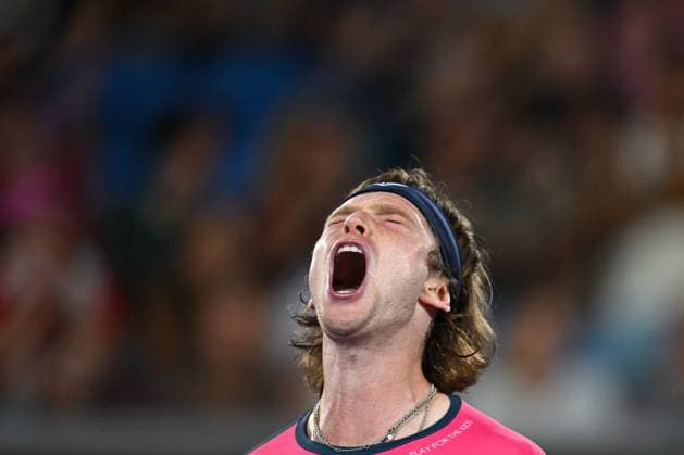Sport Bilder des Tages TENNIS AUSTRALIAN OPEN, Andrey Rublev of Russia reacts during his round 1 match against Joao Fonseca of Brazil during the 2025 Australian Open at Melbourne Park in Melbourne, Tuesday, January 14, 2025. ( NO ARCHIVING, EDITORIAL USE ONLY, NO USE IN BOOKS WITHOUT CONSENT MELBOURNE VICTORIA AUSTRALIA  Copyright: xLUKASxCOCHx 20250114162916055467
