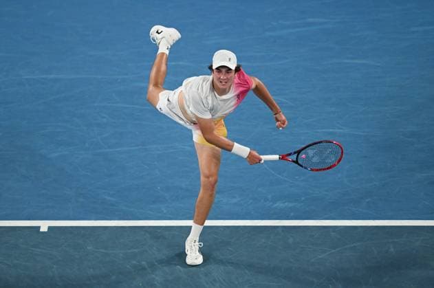 TENNIS AUSTRALIAN OPEN, Joao Fonseca of Brazil in action during his round 1 match against Andrey Rublev of Russia during the 2025 Australian Open at Melbourne Park in Melbourne, Tuesday, January 14, 2025. ( NO ARCHIVING, EDITORIAL USE ONLY, NO USE IN BOOKS WITHOUT CONSENT MELBOURNE VICTORIA AUSTRALIA  Copyright: xLUKASxCOCHx 20250114111205415603