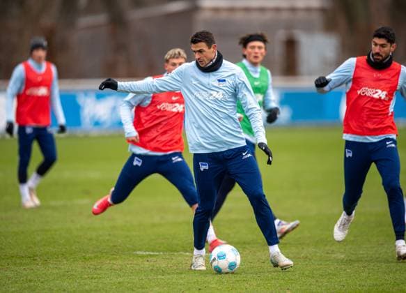 Football, Men, Season 2024 25, 2 Bundesliga, Hertha BSC, Training, v l Smail Prevljak Hertha BSC , Andreas Bouchalakis Hertha BSC , 14 01 2025, Copyright: xSebastianxRäppold MatthiasxKochx
