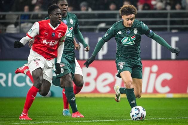 January 14, 2025, Reims, France, France: Joseph OKUMU of Reims and Eliesse BEN SEGHIR of Monaco during the French Cup match between Stade de Reims and AS Monaco at Auguste Delaune Stadium on January 14, 2025 in Reims, France. Reims France - ZUMAm308 20250114_zsp_m308_004 Copyright: xMatthieuxMirvillex