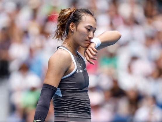 (250115) -- MELBOURNE, Jan. 15, 2025 -- Zheng Qinwen reacts during the women s singles 2nd round match between Zheng Qinwen of China and Laura Siegemund of Germany at Australian Open tennis tournament in Melbourne, Australia, Jan. 15, 2025. ) (SP)AUSTRALIA-MELBOURNE-TENNIS-AUSTRALIAN OPEN-DAY 4 MaxPing 
