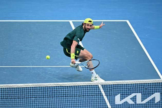 TENNIS AUSTRALIAN OPEN, Jordan Thompson of Australia returns during his round 2 match against Nuno Borges of Portugal during the 2025 Australian Open at Melbourne Park in Melbourne, Wednesday, January 15, 2025. ( NO ARCHIVING, EDITORIAL USE ONLY, NO USE IN BOOKS WITHOUT CONSENT MELBOURNE VICTORIA AUSTRALIA  Copyright: xJAMESxROSSx 20250115153149849751