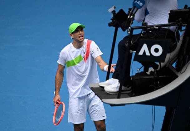 TENNIS AUSTRALIAN OPEN, Jaime Faria of Portugal reacts to the chair umpire during his round 2 match against Novak Djokovic of Serbia during the 2025 Australian Open at Melbourne Park in Melbourne, Wednesday, January 15, 2025. ( NO ARCHIVING, EDITORIAL USE ONLY, NO USE IN BOOKS WITHOUT CONSENT MELBOURNE VICTORIA AUSTRALIA  Copyright: xLUKASxCOCHx 20250115145984526487