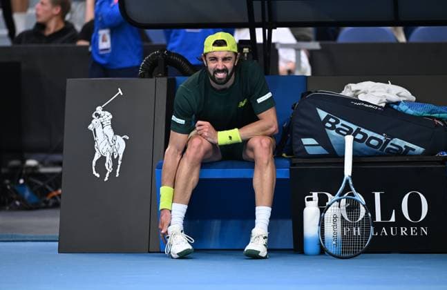 TENNIS AUSTRALIAN OPEN, Jordan Thompson of Australia reacts to injury during his round 2 match against Nuno Borges of Portugal during the 2025 Australian Open at Melbourne Park in Melbourne, Wednesday, January 15, 2025. ( NO ARCHIVING, EDITORIAL USE ONLY, NO USE IN BOOKS WITHOUT CONSENT MELBOURNE VICTORIA AUSTRALIA  Copyright: xJAMESxROSSx 20250115131965982626