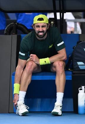 TENNIS AUSTRALIAN OPEN, Jordan Thompson of Australia reacts to injury during his round 2 match against Nuno Borges of Portugal during the 2025 Australian Open at Melbourne Park in Melbourne, Wednesday, January 15, 2025. ( NO ARCHIVING, EDITORIAL USE ONLY, NO USE IN BOOKS WITHOUT CONSENT MELBOURNE VICTORIA AUSTRALIA  Copyright: xJAMESxROSSx 20250115140590199323