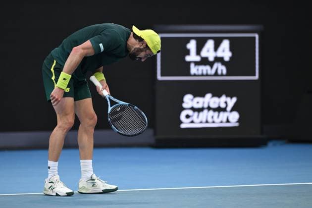 TENNIS AUSTRALIAN OPEN, Jordan Thompson of Australia reacts to injury during his round 2 match against Nuno Borges of Portugal during the 2025 Australian Open at Melbourne Park in Melbourne, Wednesday, January 15, 2025. ( NO ARCHIVING, EDITORIAL USE ONLY, NO USE IN BOOKS WITHOUT CONSENT MELBOURNE VICTORIA AUSTRALIA  Copyright: xJAMESxROSSx 20250115171989430066