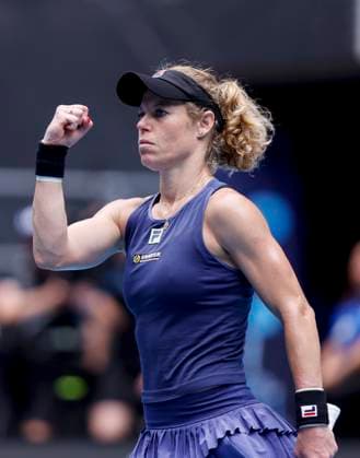 Tennis, Australian Open, Laura Siegemund besiegt Qinwen Zheng (250115) -- MELBOURNE, Jan. 15, 2025 -- Laura Siegemund reacts during the women s singles 2nd round match between Zheng Qinwen of China and Laura Siegemund of Germany at Australian Open tennis tournament in Melbourne, Australia, Jan. 15, 2025. ) (SP)AUSTRALIA-MELBOURNE-TENNIS-AUSTRALIAN OPEN-DAY 4 MaxPing 