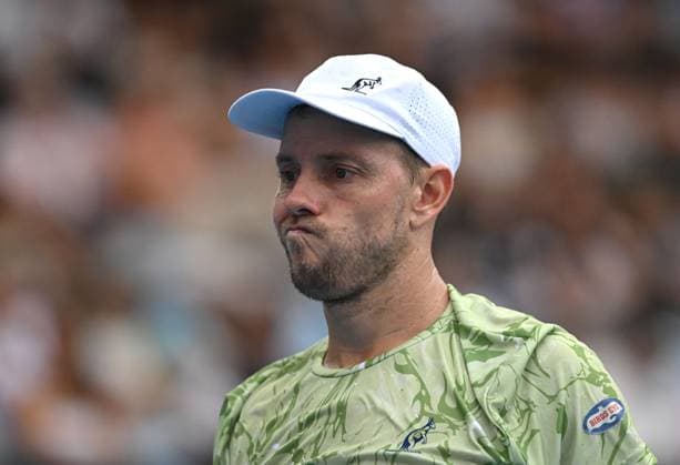 TENNIS AUSTRALIAN OPEN, James Duckworth of Australia reacts during his round 2 match Roberto Carballes Baena of Spain during the 2025 Australian Open at Melbourne Park in Melbourne, Wednesday, January 15, 2025. ( NO ARCHIVING, EDITORIAL USE ONLY, NO USE IN BOOKS WITHOUT CONSENT MELBOURNE VICTORIA AUSTRALIA  Copyright: xLUKASxCOCHx 20250115114656235693
