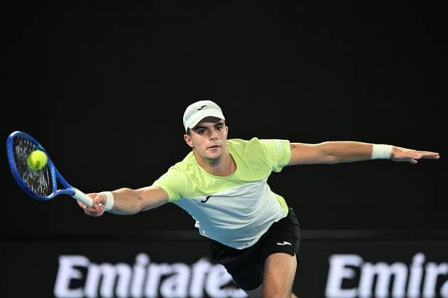 TENNIS AUSTRALIAN OPEN, Jaime Faria of Portugal returns during his round 2 match against Novak Djokovic of Serbia during the 2025 Australian Open at Melbourne Park in Melbourne, Wednesday, January 15, 2025. ( NO ARCHIVING, EDITORIAL USE ONLY, NO USE IN BOOKS WITHOUT CONSENT MELBOURNE VICTORIA AUSTRALIA  Copyright: xLUKASxCOCHx 20250115158135421139