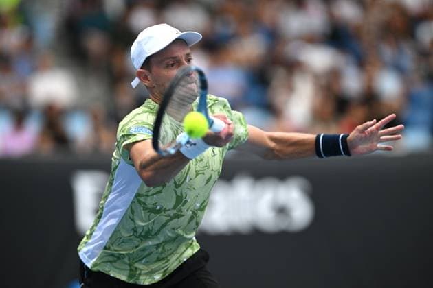 TENNIS AUSTRALIAN OPEN, James Duckworth of Australia in action during his round 2 match Roberto Carballes Baena of Spain during the 2025 Australian Open at Melbourne Park in Melbourne, Wednesday, January 15, 2025. ( NO ARCHIVING, EDITORIAL USE ONLY, NO USE IN BOOKS WITHOUT CONSENT MELBOURNE VICTORIA AUSTRALIA  Copyright: xLUKASxCOCHx 20250115149618208913
