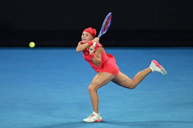 TENNIS AUSTRALIAN OPEN, Diana Shnaider of Russia in action during her round 2 match against Ajla Tomljanovic of Australia during the 2025 Australian Open at Melbourne Park in Melbourne, Wednesday, January 15, 2025. ( NO ARCHIVING, EDITORIAL USE ONLY, NO USE IN BOOKS WITHOUT CONSENT MELBOURNE VICTORIA AUSTRALIA  Copyright: xJAMESxROSSx 20250115113153565111