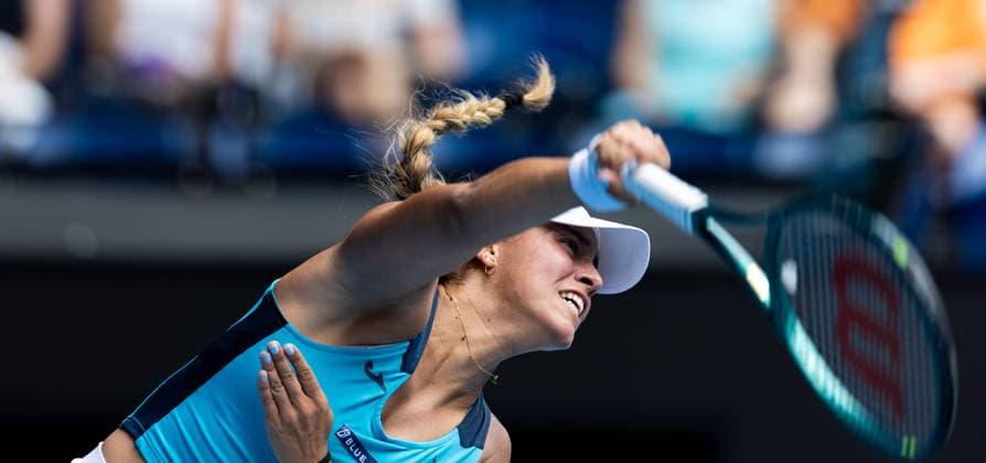 (250115) -- MELBOURNE, Jan. 15, 2025 -- Jessica Bouzas Maneiro serves during the women s singles 2nd round match between Aryna Sabalenka of Belarus and Jessica Bouzas Maneiro of Spain at Australian Open tennis tournament in Melbourne, Australia, Jan. 15, 2025. (Photo by Xinhua) (SP)AUSTRALIA-MELBOURNE-TENNIS-AUSTRALIAN OPEN-DAY 4 HuxJingchen 