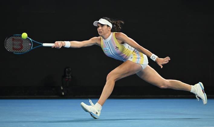 TENNIS AUSTRALIAN OPEN, Ajla Tomljanovic of Australia in action during her round 2 match against Diana Shnaider of Russia during the 2025 Australian Open at Melbourne Park in Melbourne, Wednesday, January 15, 2025. ( NO ARCHIVING, EDITORIAL USE ONLY, NO USE IN BOOKS WITHOUT CONSENT MELBOURNE VICTORIA AUSTRALIA  Copyright: xJAMESxROSSx 20250115115643039341