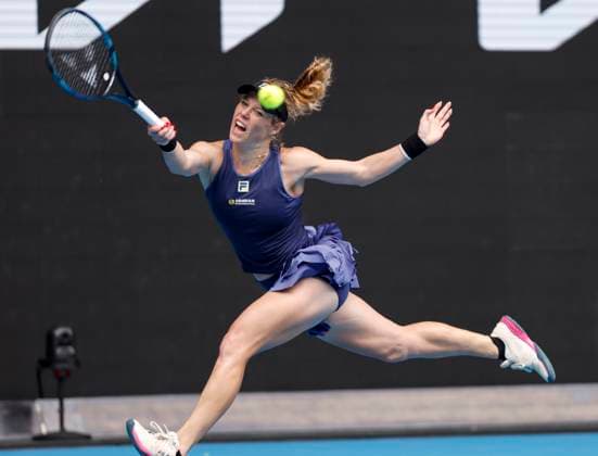 (250115) -- MELBOURNE, Jan. 15, 2025 -- Laura Siegemund hits a return during the women s singles 2nd round match between Zheng Qinwen of China and Laura Siegemund of Germany at Australian Open tennis tournament in Melbourne, Australia, Jan. 15, 2025. ) (SP)AUSTRALIA-MELBOURNE-TENNIS-AUSTRALIAN OPEN-DAY 4 MaxPing 