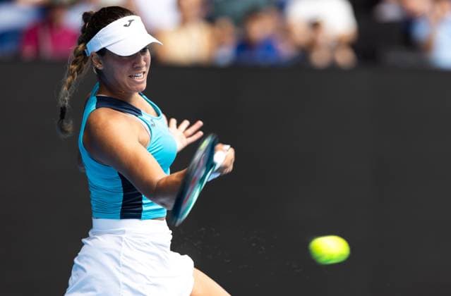(250115) -- MELBOURNE, Jan. 15, 2025 -- Jessica Bouzas Maneiro hits a return during the women s singles 2nd round match between Aryna Sabalenka of Belarus and Jessica Bouzas Maneiro of Spain at Australian Open tennis tournament in Melbourne, Australia, Jan. 15, 2025. (Photo by Xinhua) (SP)AUSTRALIA-MELBOURNE-TENNIS-AUSTRALIAN OPEN-DAY 4 HuxJingchen 