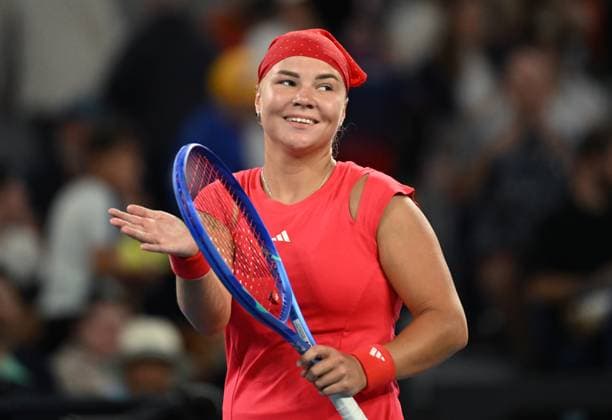 TENNIS AUSTRALIAN OPEN, Diana Shnaider of Russia celebrates after winning her round 2 match against Ajla Tomljanovic of Australia during the 2025 Australian Open at Melbourne Park in Melbourne, Wednesday, January 15, 2025. ( NO ARCHIVING, EDITORIAL USE ONLY, NO USE IN BOOKS WITHOUT CONSENT MELBOURNE VICTORIA AUSTRALIA  Copyright: xJAMESxROSSx 20250115172221372240