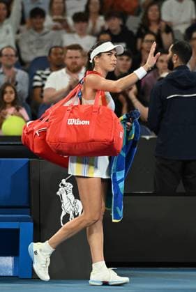 TENNIS AUSTRALIAN OPEN, Ajla Tomljanovic of Australia departs folowing her round 2 loss to Diana Shnaider of Russia during the 2025 Australian Open at Melbourne Park in Melbourne, Wednesday, January 15, 2025. ( NO ARCHIVING, EDITORIAL USE ONLY, NO USE IN BOOKS WITHOUT CONSENT MELBOURNE VICTORIA AUSTRALIA  Copyright: xJAMESxROSSx 20250115126310727181