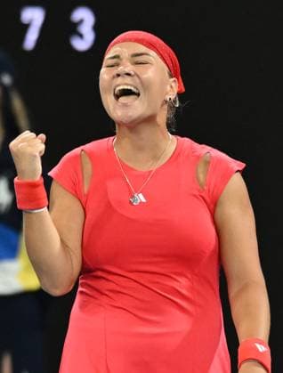 TENNIS AUSTRALIAN OPEN, Diana Shnaider of Russia celebrates after winning her round 2 match against Ajla Tomljanovic of Australia during the 2025 Australian Open at Melbourne Park in Melbourne, Wednesday, January 15, 2025. ( NO ARCHIVING, EDITORIAL USE ONLY, NO USE IN BOOKS WITHOUT CONSENT MELBOURNE VICTORIA AUSTRALIA  Copyright: xJAMESxROSSx 20250115133506724995