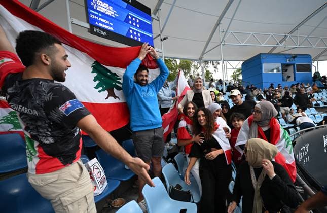 TENNIS AUSTRALIAN OPEN, Lebanese fans wait for a rain-delayed round 2 match between Hady Habib of Lebanon and Ugo Humbert of France during the 2025 Australian Open at Melbourne Park in Melbourne, Wednesday, January 15, 2025. ( NO ARCHIVING, EDITORIAL USE ONLY, NO USE IN BOOKS WITHOUT CONSENT MELBOURNE VICTORIA AUSTRALIA  Copyright: xLUKASxCOCHx 20250115182456890741
