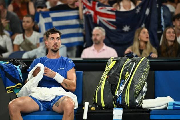 TENNIS AUSTRALIAN OPEN, Thanasi Kokkinakis of Australia recovers between games duriing his round 2 match against Jack Draper of Great Britain during the 2025 Australian Open at Melbourne Park in Melbourne, Wednesday, January 15, 2025. ( NO ARCHIVING, EDITORIAL USE ONLY, NO USE IN BOOKS WITHOUT CONSENT MELBOURNE VICTORIA AUSTRALIA  Copyright: xJAMESxROSSx 20250115159443260634