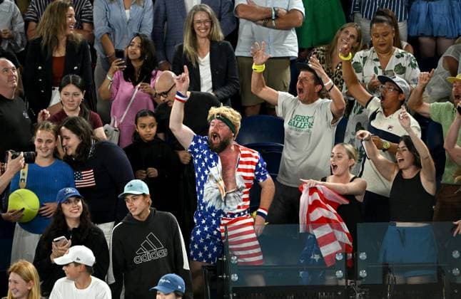 TENNIS AUSTRALIAN OPEN, USA fans are seen during the round 2 match between Coco Gauff of USA and Jodie Burrage of Great Britain during the 2025 Australian Open at Melbourne Park in Melbourne, Wednesday, January 15, 2025. ( NO ARCHIVING, EDITORIAL USE ONLY, NO USE IN BOOKS WITHOUT CONSENT MELBOURNE VICTORIA AUSTRALIA  Copyright: xLUKASxCOCHx 20250115181866086113