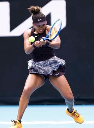 (250115) -- MELBOURNE, Jan. 15, 2025 -- Osaka Naomi hits a return during the women s singles 2nd round match between Osaka Naomi of Japan and Karolina Muchova of the Czech Republic at Australian Open tennis tournament in Melbourne, Australia, Jan. 15, 2025. ) (SP)AUSTRALIA-MELBOURNE-TENNIS-AUSTRALIAN OPEN-DAY 4 MaxPing 