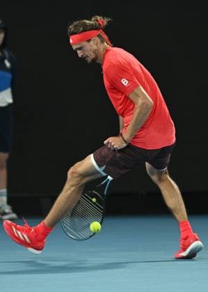 TENNIS AUSTRALIAN OPEN, Alexander Zverev of Germany plays a tweener during his round 2 match against Pedro Martinez of Spain during the 2025 Australian Open at Melbourne Park in Melbourne, Wednesday, January 15, 2025. ( NO ARCHIVING, EDITORIAL USE ONLY, NO USE IN BOOKS WITHOUT CONSENT MELBOURNE VICTORIA AUSTRALIA  Copyright: xLUKASxCOCHx 20250115144498153819