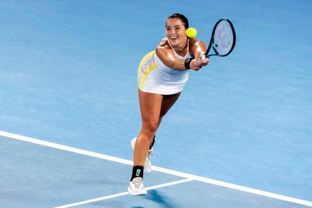 MELBOURNE, VIC - JANUARY 15: Jodie Burrage of the United Kingdom in action during Round 2 of the 2025 Australian Open on January 15 2025, at Melbourne Park in Melbourne, Australia. (Photo by Jason Heidrich Icon Sportswire) TENNIS: JAN 15 Australian Open EDITORIAL USE ONLY Icon250115158